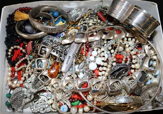 Quantity of costume jewellery, coins etc